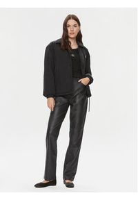 Calvin Klein Jeans Spodnie z imitacji skóry J20J222552 Czarny Straight Fit. Kolor: czarny. Materiał: skóra