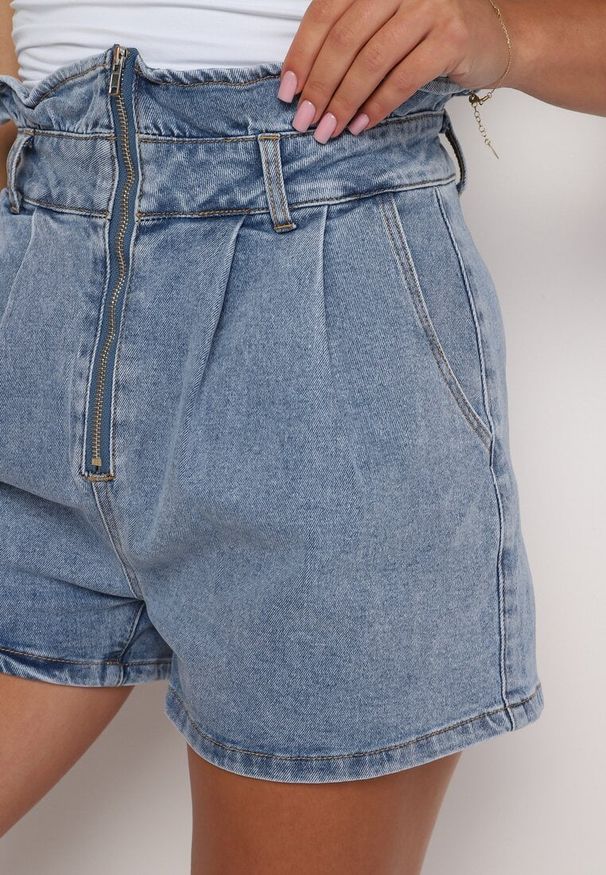 Born2be - Niebieskie Bawełniane Jeansowe Szorty z Wysokim Stanem i Ozdobnymi Przeszyciami Lerceria. Okazja: na imprezę. Stan: podwyższony. Kolor: niebieski. Materiał: jeans, bawełna. Sezon: lato. Styl: elegancki