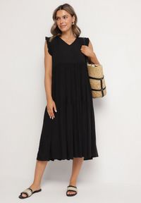 Born2be - Czarna Bawełniana Sukienka Ozdobiona Falbankami Aveliova. Okazja: na co dzień, na spacer, na imprezę. Typ kołnierza: kołnierz z falbankami. Kolor: czarny. Materiał: bawełna. Wzór: aplikacja. Typ sukienki: proste. Styl: casual, elegancki. Długość: midi #7