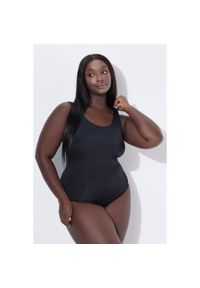 ULLA POPKEN - Damskie Strój kąpielowy bardzo miękka podszewka marszczenie z boku. Kolekcja: plus size. Kolor: czarny. Materiał: poliester, materiał, elastan #1