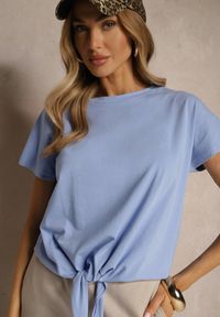 Renee - Niebieski Bawełniany T-shirt Wiązany u Dołu Sunalina. Okazja: na co dzień. Kolor: niebieski. Materiał: bawełna. Styl: casual #5