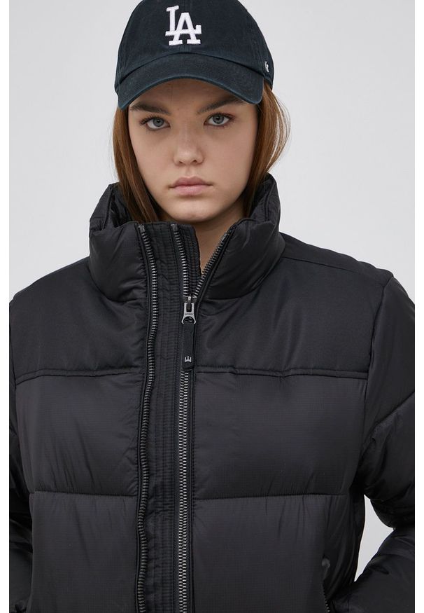 Superdry kurtka damska kolor czarny zimowa. Okazja: na co dzień. Kolor: czarny. Materiał: tkanina. Wzór: gładki. Sezon: zima. Styl: casual