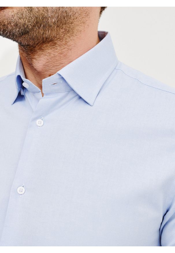 Pako Lorente - PAKO LORENTE – Gładka koszula męska w kolorze niebieskim. Kolor: szary, niebieski, beżowy, wielokolorowy. Materiał: bawełna. Długość rękawa: długi rękaw. Długość: długie. Wzór: gładki