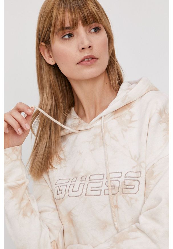 Guess - Bluza. Okazja: na co dzień. Typ kołnierza: kaptur. Kolor: beżowy. Materiał: dzianina. Styl: casual