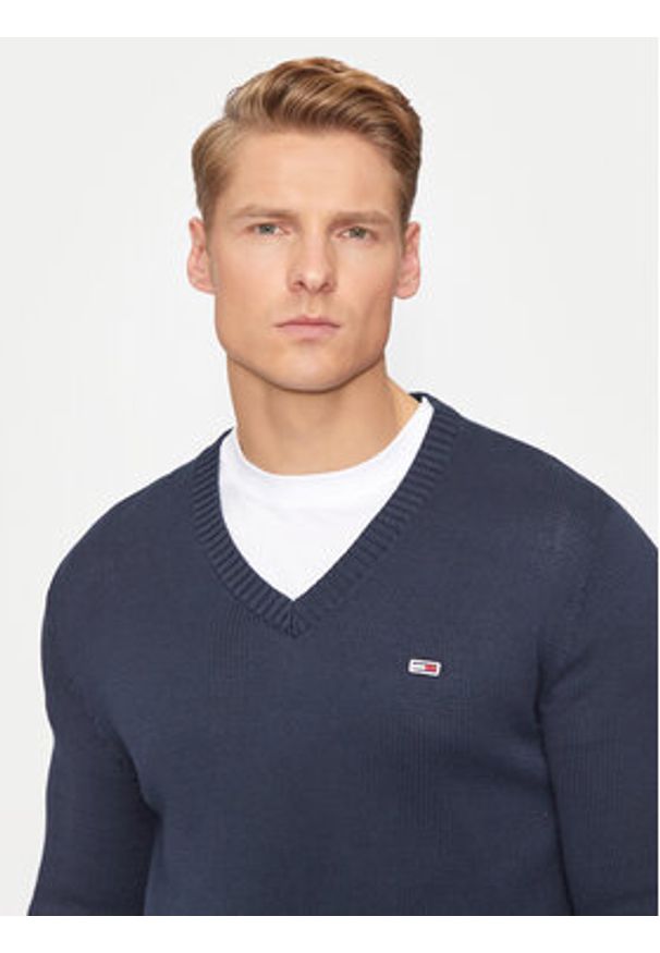Tommy Jeans Sweter Essential DM0DM19429 Granatowy Slim Fit. Kolor: niebieski. Materiał: bawełna