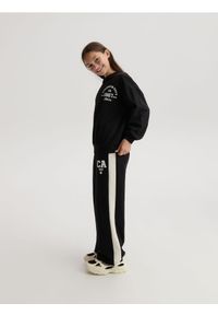 Reserved - Spodnie dresowe z lampasami - czarny. Kolor: czarny. Materiał: dresówka