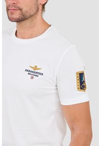 Aeronautica Militare - AERONAUTICA MILLITARE Biały t-shirt Tricolor and badge. Kolor: biały