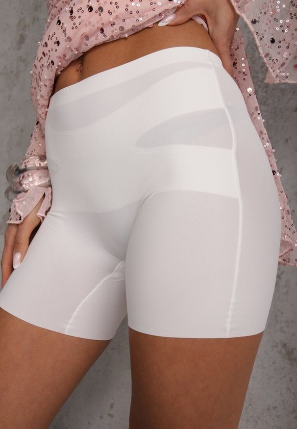 Renee - Różowa Dopasowana Sukienka VICES Zdobiona Cekinami i Wiązaniem Alethrolphi. Kolor: różowy. Wzór: aplikacja. Styl: elegancki, klasyczny