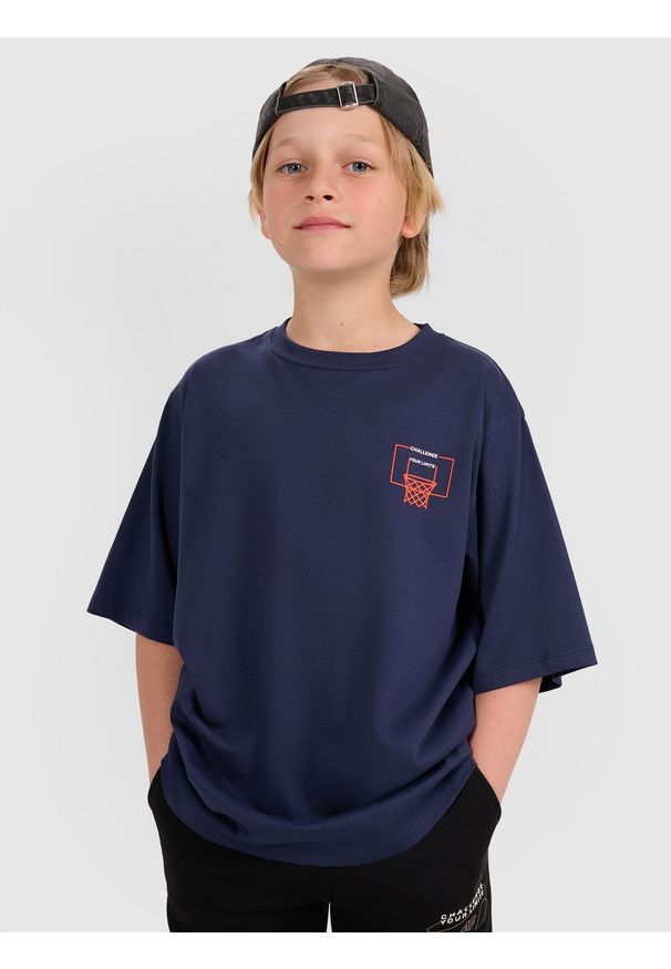 4f - 4F T-shirt oversize z nadrukiem chłopięcy - granatowy 158 (12-13 lat). Okazja: na co dzień. Kolor: niebieski. Materiał: jersey, materiał, bawełna. Wzór: nadruk. Sezon: lato. Styl: klasyczny, sportowy, casual
