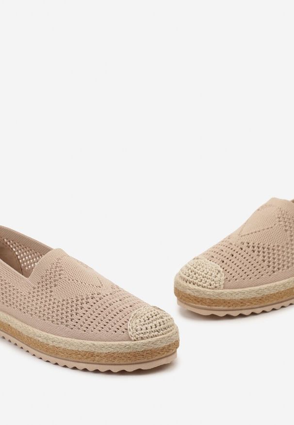 Renee - Ciemnobeżowe Espadryle na Plecionej Podeszwie z Ażurową Cholewką Uraian. Kolor: beżowy. Materiał: skóra. Szerokość cholewki: normalna. Wzór: ażurowy