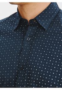 Pako Lorente - PAKO LORENTE - Granatowa koszula męska wzór geometryczny. Kolor: niebieski. Materiał: bawełna. Długość rękawa: długi rękaw. Długość: długie. Wzór: geometria. Sezon: jesień #3