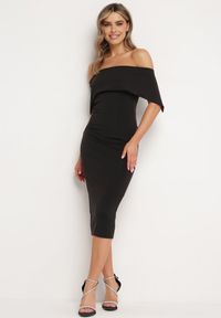 Born2be - Czarna Klasyczna Dopasowana Sukienka z Wywiniętym Dekoltem Luvlia. Okazja: na randkę, na spacer. Kolor: czarny. Materiał: tkanina. Wzór: gładki. Typ sukienki: proste. Styl: klasyczny #1