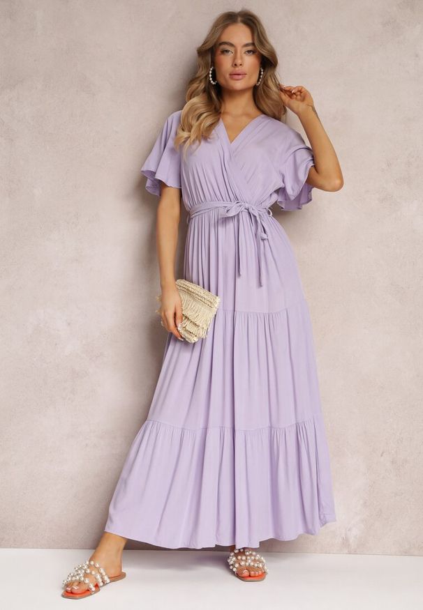 Renee - Fioletowa Rozkloszowana Sukienka z Falbanką i Wiązanym Paskiem Adotine. Kolor: fioletowy. Materiał: materiał. Sezon: wiosna, lato