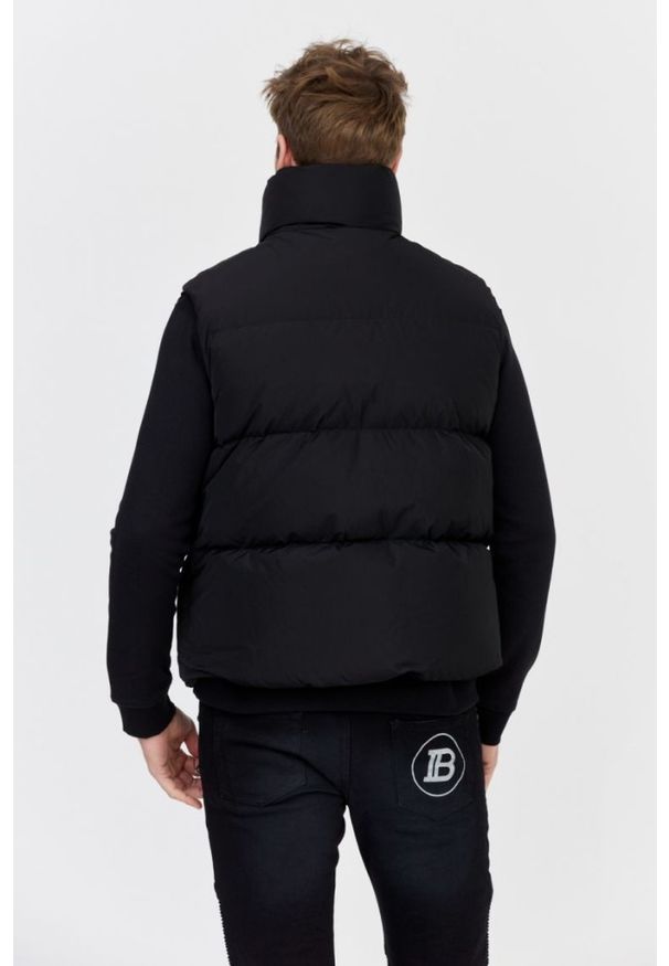 DSQUARED2 Czarny puchowy bezrękawnik z dużym logo. Kolor: czarny. Materiał: puch. Długość rękawa: bez rękawów