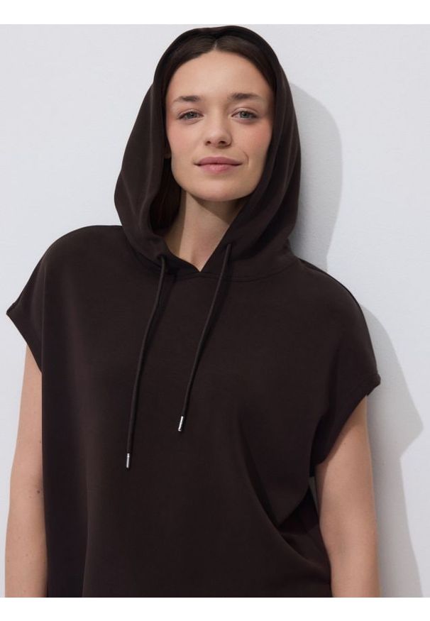 Reserved - Bluza bez rękawów - ciemnobrązowy. Kolor: brązowy. Materiał: dzianina. Długość rękawa: bez rękawów