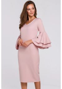 Makover - Sukienka na wesele elegancka z bufiastymi rękawami pudrowa. Okazja: na ślub cywilny, na wesele. Typ sukienki: ołówkowe. Styl: elegancki. Długość: midi #2