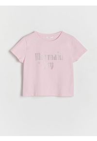 Reserved - T-shirt z napisem - różowy. Kolor: różowy. Materiał: bawełna. Długość: krótkie. Wzór: napisy #1