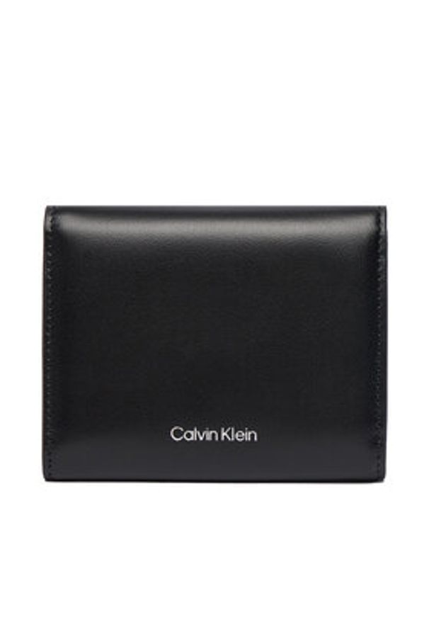 Calvin Klein Mały Portfel Damski Emblem Hw Medium Trifold LV04F1082G Czarny. Kolor: czarny. Materiał: skóra