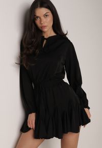 Born2be - Czarna Rozkloszowana Sukienka z Wiskozą Zdobiona Falbanami i Wiązaniem Lerienatia. Okazja: na co dzień. Kolor: czarny. Materiał: wiskoza. Wzór: aplikacja. Styl: casual, klasyczny, elegancki #3