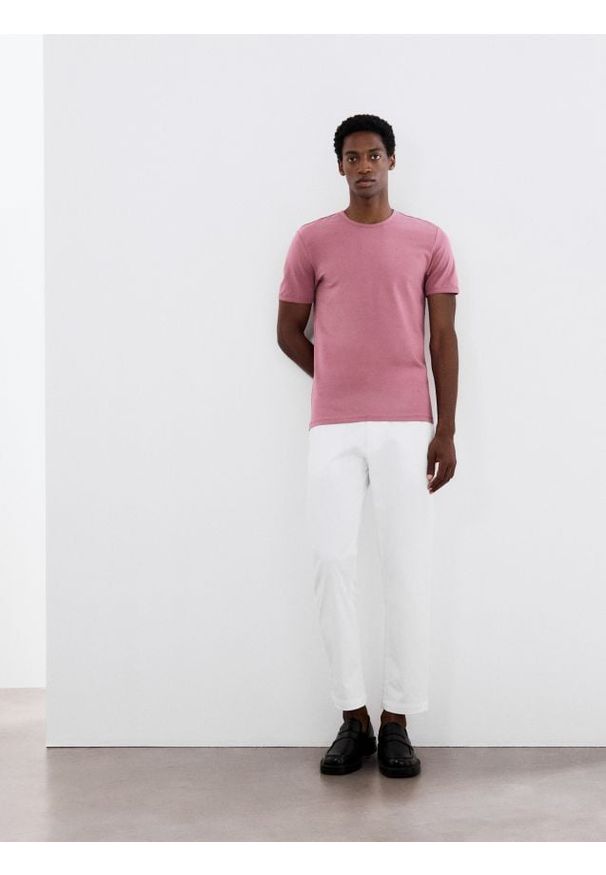 Reserved - T-shirt slim fit - jasnofioletowy. Kolor: fioletowy. Materiał: bawełna, dzianina