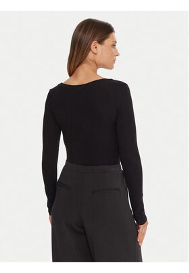 Guess Body V5BP09 KCBF1 Czarny Slim Fit. Kolor: czarny. Materiał: bawełna