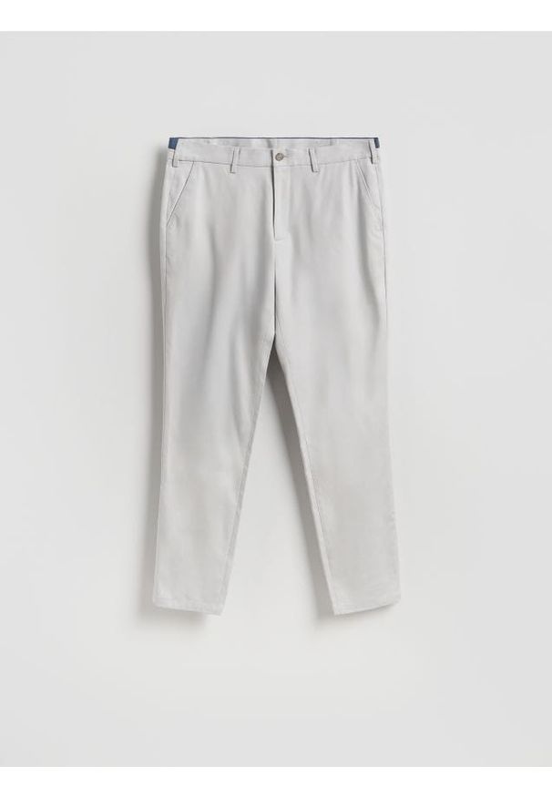 Reserved - Spodnie chino slim fit - jasnoszary. Kolor: szary. Materiał: bawełna, tkanina