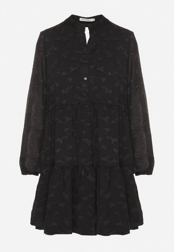 Born2be - Czarna Rozkloszowana Sukienka z Tkaniny Plumeti ze Ściągaczem w Talii i Falbanką Ilisia. Kolor: czarny. Materiał: tkanina. Styl: elegancki, boho