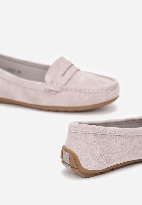Renee - Jasnofioletowe Wsuwane Mokasyny na Płaskiej Podeszwie z Przeszyciami Titalona. Zapięcie: bez zapięcia. Kolor: fioletowy. Sezon: wiosna. Obcas: na płaskiej podeszwie