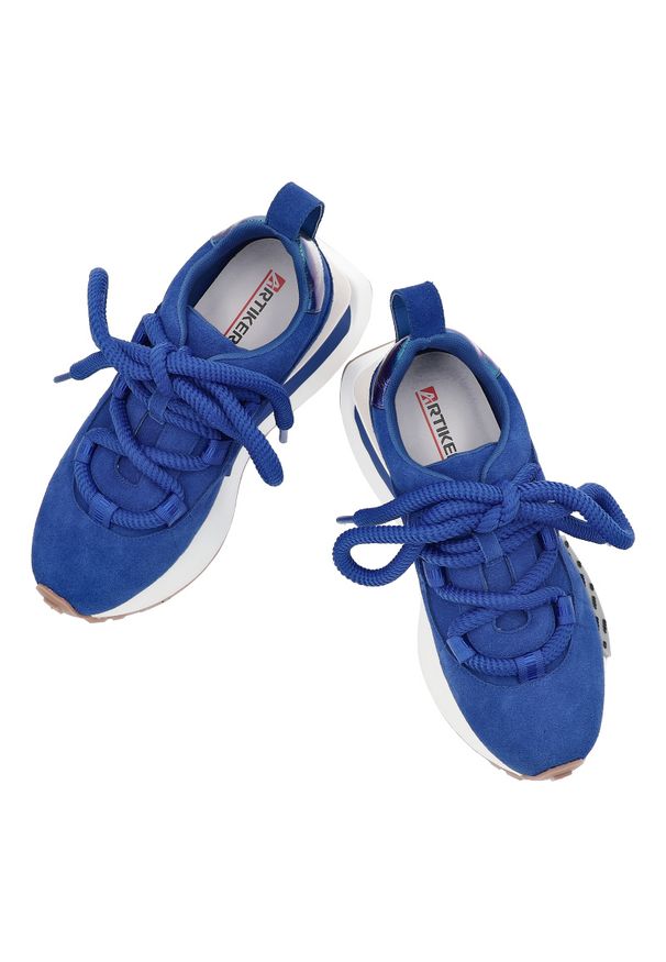 Niebieskie Sneakersy Artiker Modne Obuwie Damskie Na Platformie. Okazja: na co dzień. Kolor: niebieski. Materiał: zamsz. Szerokość cholewki: normalna. Obcas: na platformie. Styl: klasyczny, sportowy, casual, elegancki