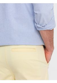 Ombre Clothing - Szorty męskie chinosy z kontrastowym podwinięciem – żółte V7. Okazja: na imprezę, do pracy, na co dzień. Kolor: żółty. Materiał: tkanina, elastan, bawełna. Długość: krótkie. Wzór: kolorowy. Sezon: lato. Styl: wakacyjny, casual