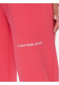 Calvin Klein Jeans Spodnie dresowe J20J220675 Różowy Relaxed Fit. Kolor: różowy. Materiał: syntetyk, bawełna #5