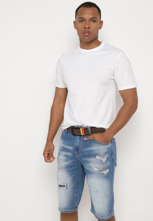 Born2be - Niebieskie Jeansowe Szorty z Bawełny Ozdobione Przetarciami i Paskiem z Ekoskóry Zeara. Okazja: na co dzień. Kolor: niebieski. Materiał: jeans, bawełna. Wzór: aplikacja. Styl: elegancki, casual