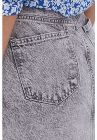 Answear Lab - Spódnica jeansowa. Stan: podwyższony. Kolor: szary. Materiał: jeans. Styl: wakacyjny #2
