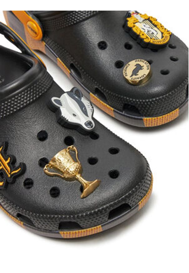 Crocs Klapki Harry Potter Classic Hufflepuff Clog 210529 Czarny. Kolor: czarny