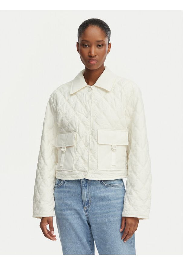 Guess Kurtka przejściowa W6GL38 W2342 Biały Regular Fit. Kolor: biały. Materiał: syntetyk