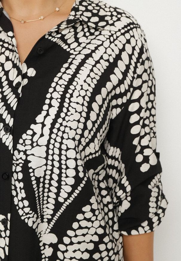 Born2be - Czarna Sukienka Koszulowa z Wiskozą o Pudełkowym Kroju Redenira. Okazja: na co dzień. Typ kołnierza: kołnierzyk klasyczny. Kolekcja: plus size. Kolor: czarny. Materiał: wiskoza. Typ sukienki: koszulowe. Styl: klasyczny, casual