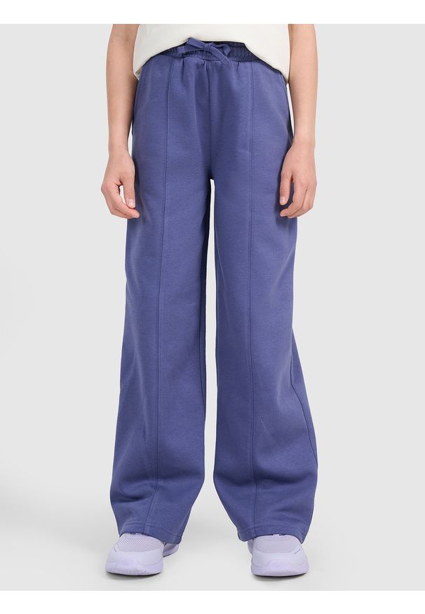 4f - 4F Spodnie dresowe z szerokimi nogawkami dziewczęce - granatowe 128 (7-8 lat). Okazja: na co dzień. Kolor: niebieski. Materiał: dresówka. Wzór: gładki, ze splotem. Sezon: lato. Styl: sportowy, casual, elegancki, młodzieżowy