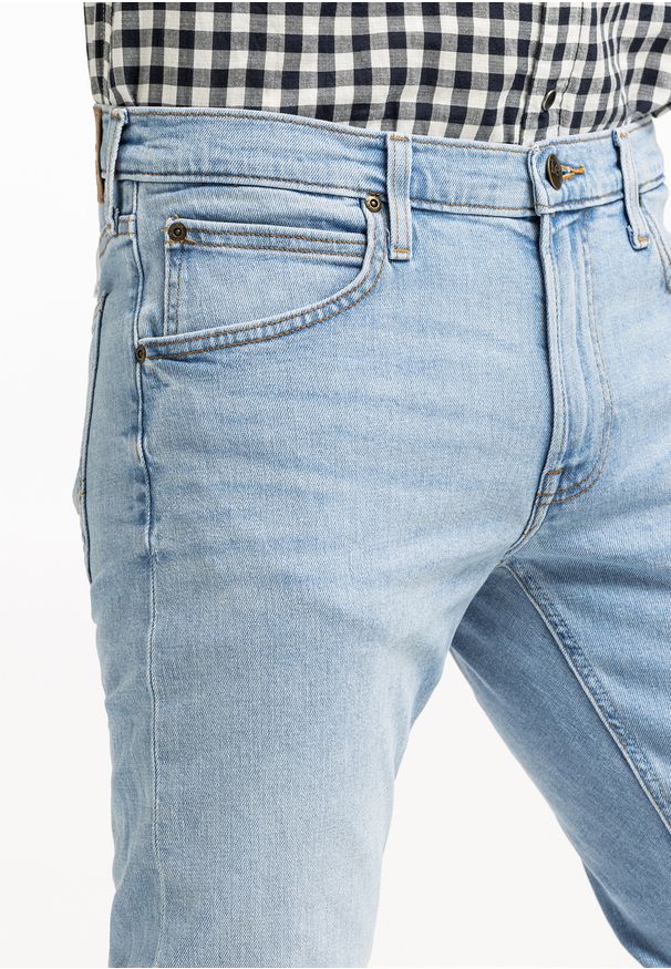 Lee - LEE LUKE MĘSKIE SPODNIE JEANSOWE JEANSY DŻINSY BLUE SKY LIGHT L719ICC25 112331736. Okazja: na co dzień. Sezon: lato. Styl: casual