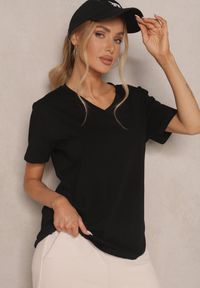 Renee - Czarny T-shirt z Bawełny z Dekoltem w Serek Tanirea. Okazja: na co dzień. Typ kołnierza: dekolt w serek. Kolor: czarny. Materiał: bawełna. Styl: casual #5