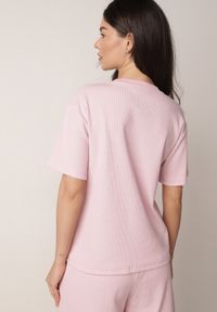 Born2be - Różowy Klasyczny T-shirt z Bawełny o Prostym Kroju Phemeni. Okazja: na co dzień. Kolor: różowy. Materiał: bawełna. Styl: klasyczny #6