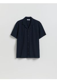 Reserved - Strukturalna koszula regular fit - granatowy. Kolor: niebieski. Materiał: dzianina, bawełna