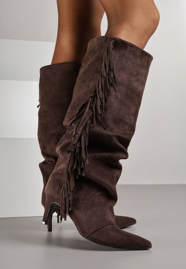 Renee - Brązowe Kozaki z Imitacji Zamszu na Szpilce z Marszczoną Cholewką z Frędzlami Linotris. Okazja: na co dzień. Kolor: brązowy. Materiał: zamsz. Szerokość cholewki: normalna. Obcas: na szpilce. Styl: casual