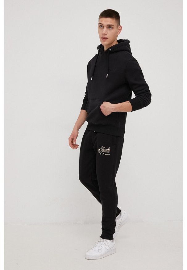 Superdry bluza męska kolor czarny z kapturem gładka. Typ kołnierza: kaptur. Kolor: czarny. Materiał: bawełna, dzianina. Wzór: gładki