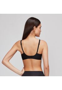 Intica - Biustonosz z głębokim dekoltem do codziennych stylizacji Jacquelin. Kolor: beżowy. Materiał: materiał #11