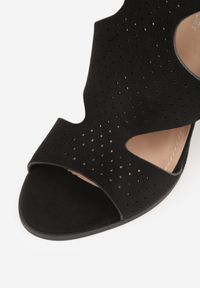 Born2be - Czarne Sandały na Słupkowym Obcasie Perforacją z Imitacji Zamszu Lyrique. Okazja: na spacer, na spotkanie biznesowe. Kolor: czarny. Materiał: zamsz. Obcas: na obcasie. Styl: biznesowy, elegancki. Wysokość obcasa: średni #5