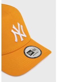 New Era czapka kolor pomarańczowy z aplikacją. Kolor: pomarańczowy. Wzór: aplikacja