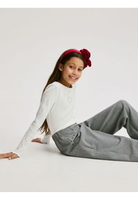 Reserved - Spodnie z dżetami - ciemnoszary. Kolor: szary. Materiał: dzianina, wiskoza