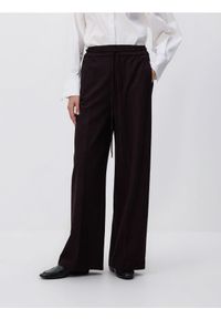 Reserved - Szerokie spodnie z kantem - burgundowy. Kolor: czerwony. Materiał: wiskoza, tkanina #1