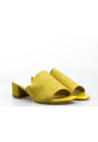 Inna - Klapki zamszowe żółte Sergio Leone. Kolor: żółty. Materiał: zamsz. Styl: elegancki