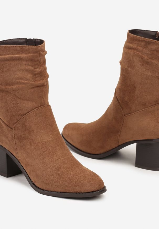 Born2be - Brązowe Klasyczne Botki na Obcasie z Migdałowym Noskiem Neveleta. Okazja: na co dzień. Kolor: brązowy. Materiał: jeans. Obcas: na obcasie. Styl: klasyczny. Wysokość obcasa: średni